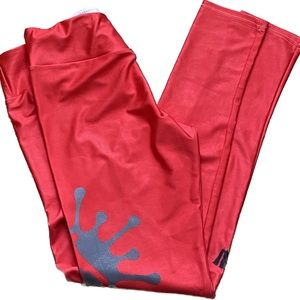 Teespring leggings size L.